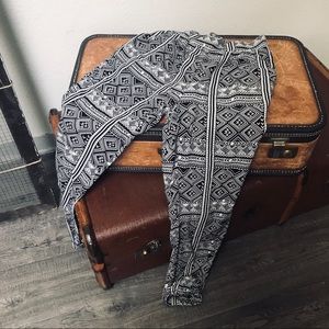 LA Hearts Joggers / Harem Pants in Black and White
